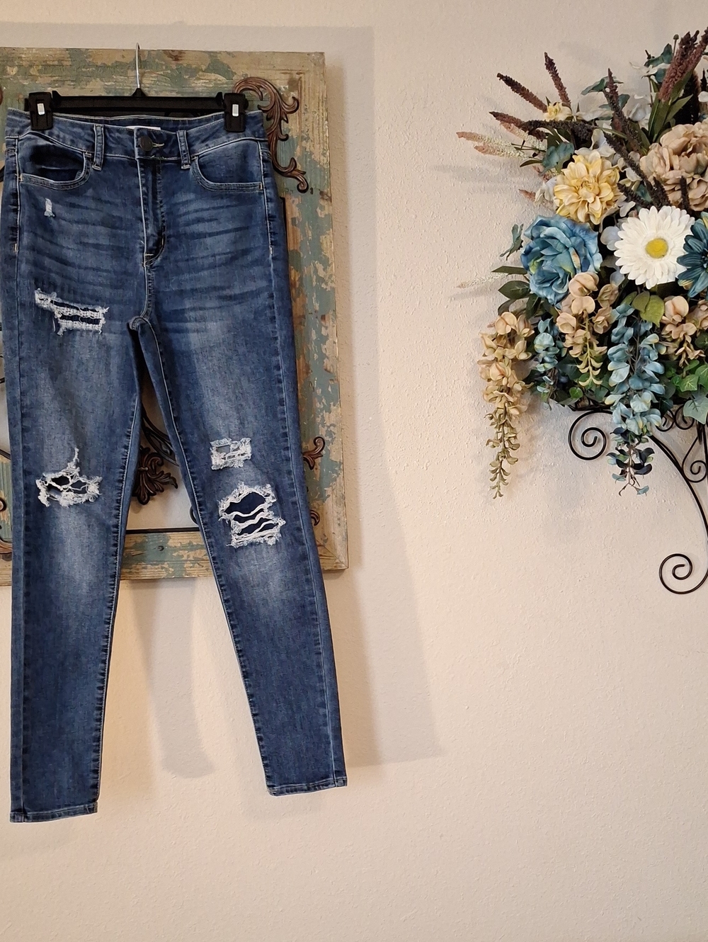 🔥🔥CLEARANCE🔥🔥 SO Distressed Mid Blue Skinny Jeans for Women. Size 9